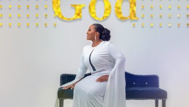 Veronique - I Am God