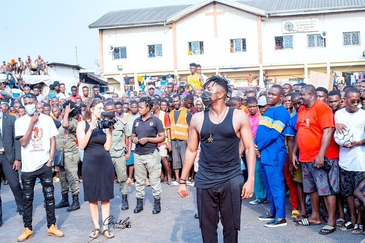 Stanley Enow - Performs at New Bell Prison