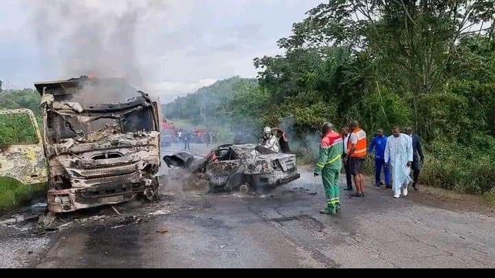 SAD NEWS : 4 Person Reportedly Dead in Accident Along the Yaounde- Douala Highway