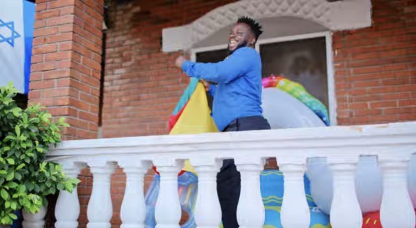 Nigerian Comedian Sabinus Flaunts Cameroon Flag on Kizz Daniel’s “BUGA” Video