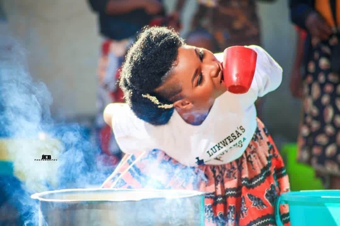 Beautiful Bride cooks with teeth on her wedding day