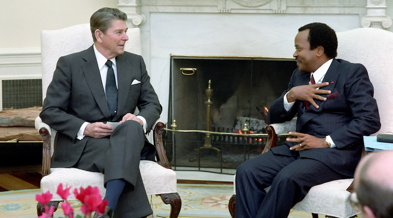 Paul Biya with US President Ronald Reagan in 1986